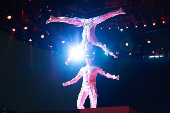 Vietnamese Circus Artists Break Guinness World Record
