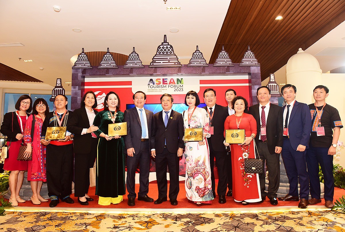 Vietnam Earns 14 Awards at Asian Tourism Forum 2023