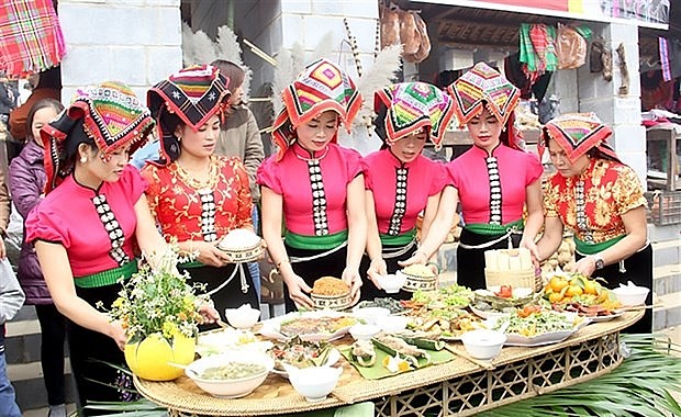 Visitors to the festival can learn how to cook delicious dishes from different ethnic groups. (Photo: langvanhoavietnam.vn)