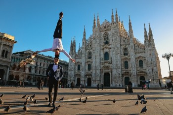 Giang Brothers Perform Insane Public Acrobatic Stunt Challenge in Italy