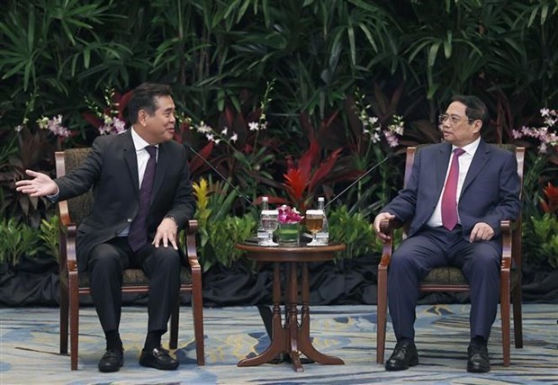 PM Pham Minh Chinh (R) receives Lee Chong Min, Founder and Managing Partner of CMIA Capital Partners Singapore. Photo: VNA