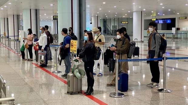 Flight passengers at Noi Bai International Airport. Photo: VNA