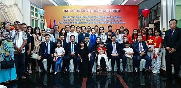 PM Chinh Meets Vietnamese Community, Visits Universiti Brunei Darussalam