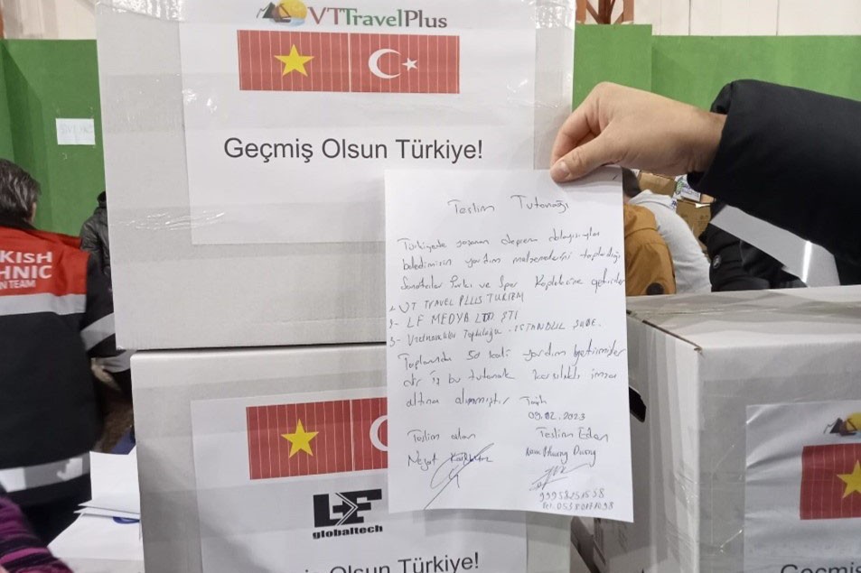 Vietnamese People Stand by Turkey During the Hard Time