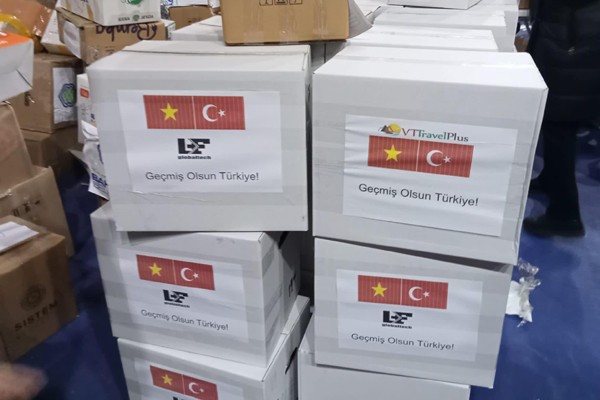 Vietnamese People Stand by Turkey During the Hard Time
