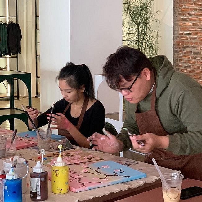 Handmade Your Valentine's Day Gifts with Diverse Workshops in Hanoi