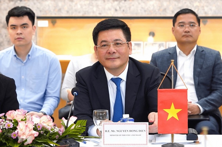 Minister of Industry and Trade Nguyen Hong Dien at the meeting. (Photo: MoIT)
