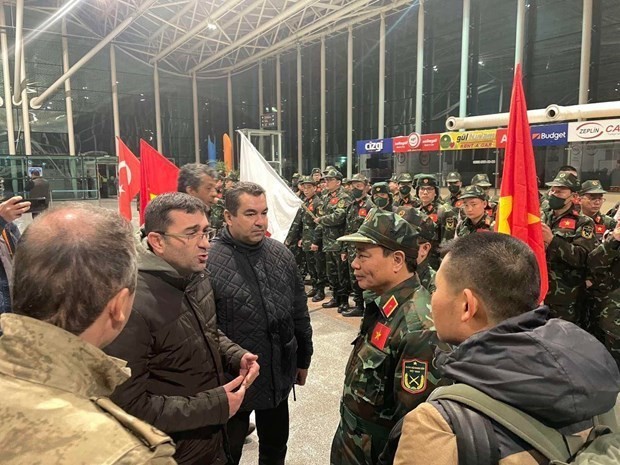 A team from the Vietnam People’s Army (VPA) has begun search and rescue efforts in Haci Omer Alpagot commune, Antakya city, Hatay province of Turkey, after their arrival in the locality on February 14. Photo: VNA
