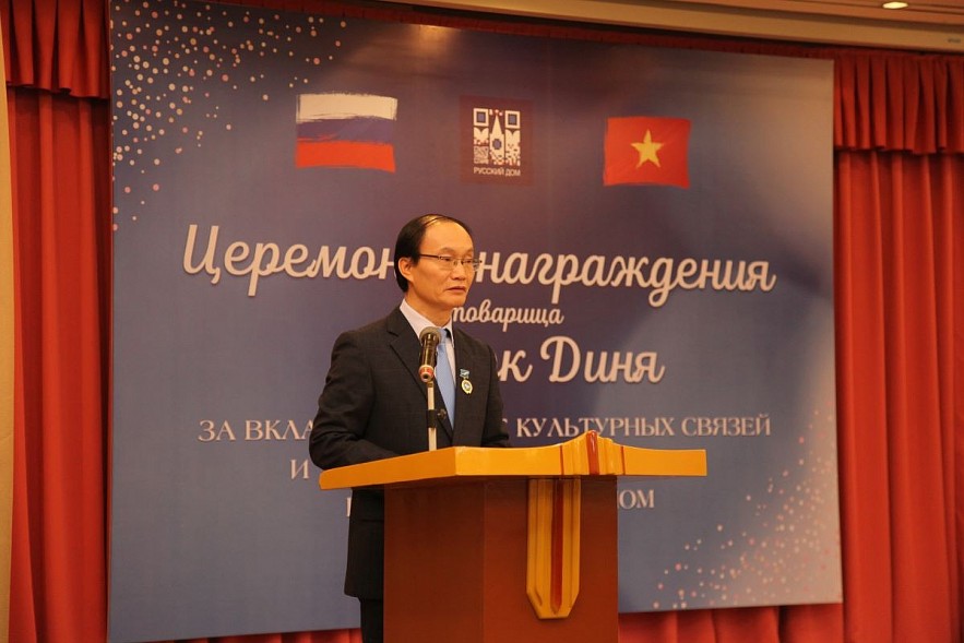 Russian Embassy Awarded Medal to Le Ngoc Dinh