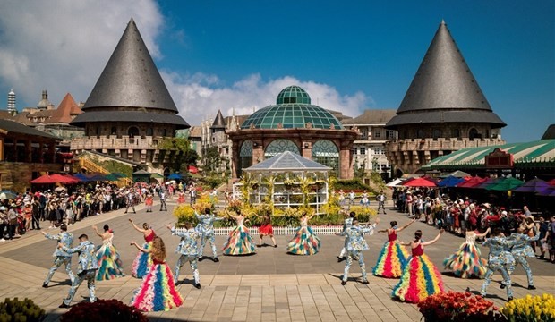 Tourists enjoy performance at Sun World Ba Na Hills - a tourist attraction in the central city of Da Nang. Photo: VNA