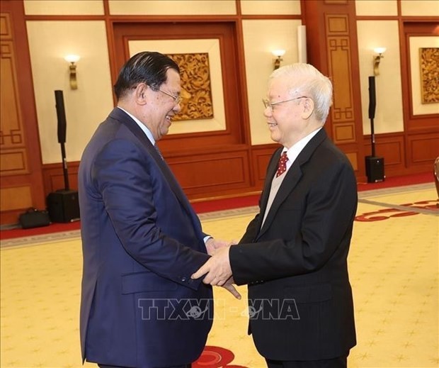 General Secretary of the Communist Party of Vietnam (CPV) Nguyen Phu Trong (R) and President of the Cambodian People's Party (CPP) and Prime Minister Hun Sen. Photo: VNA