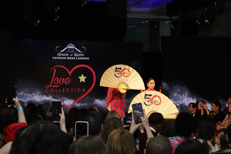 Ao Dai Shines on London's Fashion Runway