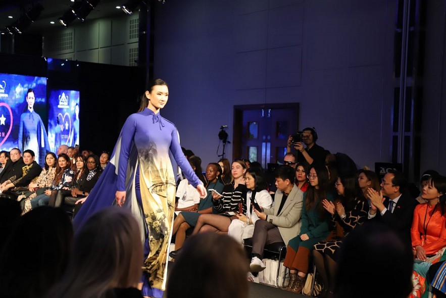 Ao Dai Shines on London's Fashion Runway