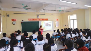 Russia's Traditional Festival Introduced in Vietnamese High School