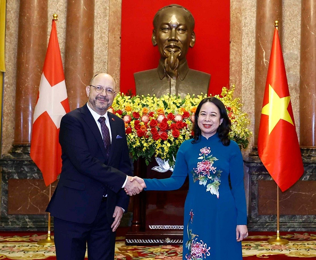Swiss Ambassador Thomas Gass presented his credentials to Acting President Vo Thi Anh Xuan , permitting him to assume his full function as Ambassador extraordinary and plenipotentiary of Switzerland to Vietnam. Source: Embassy of Switzerland in Vietnam