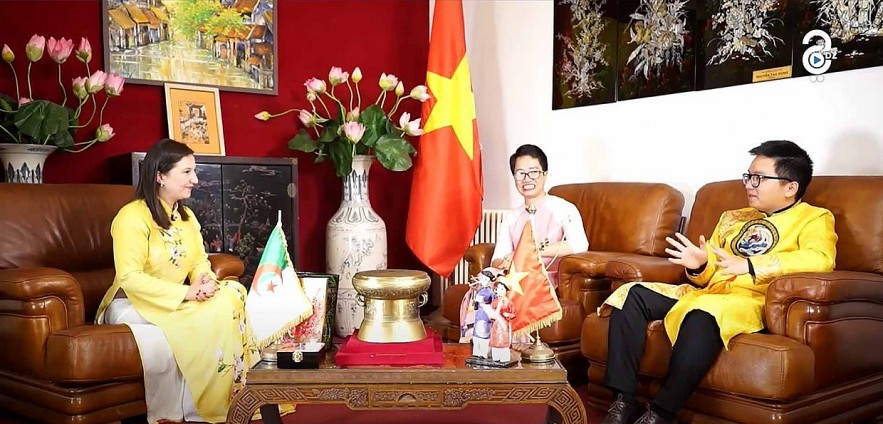Algerian Arabic TV channel Introduces Vietnamese Culture