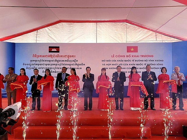 An Giang Province: Vinh Xuong - Kaorm Samnor Int'l Road Border Gate Opened