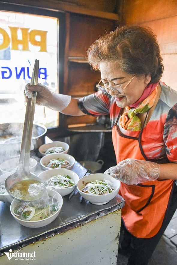The Nostalgic Pho Restaurant of an 80-year-old Woman in Da Lat