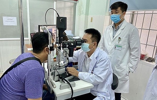 Vietnamese Doctor Receives APAO Blindness Prevention Award