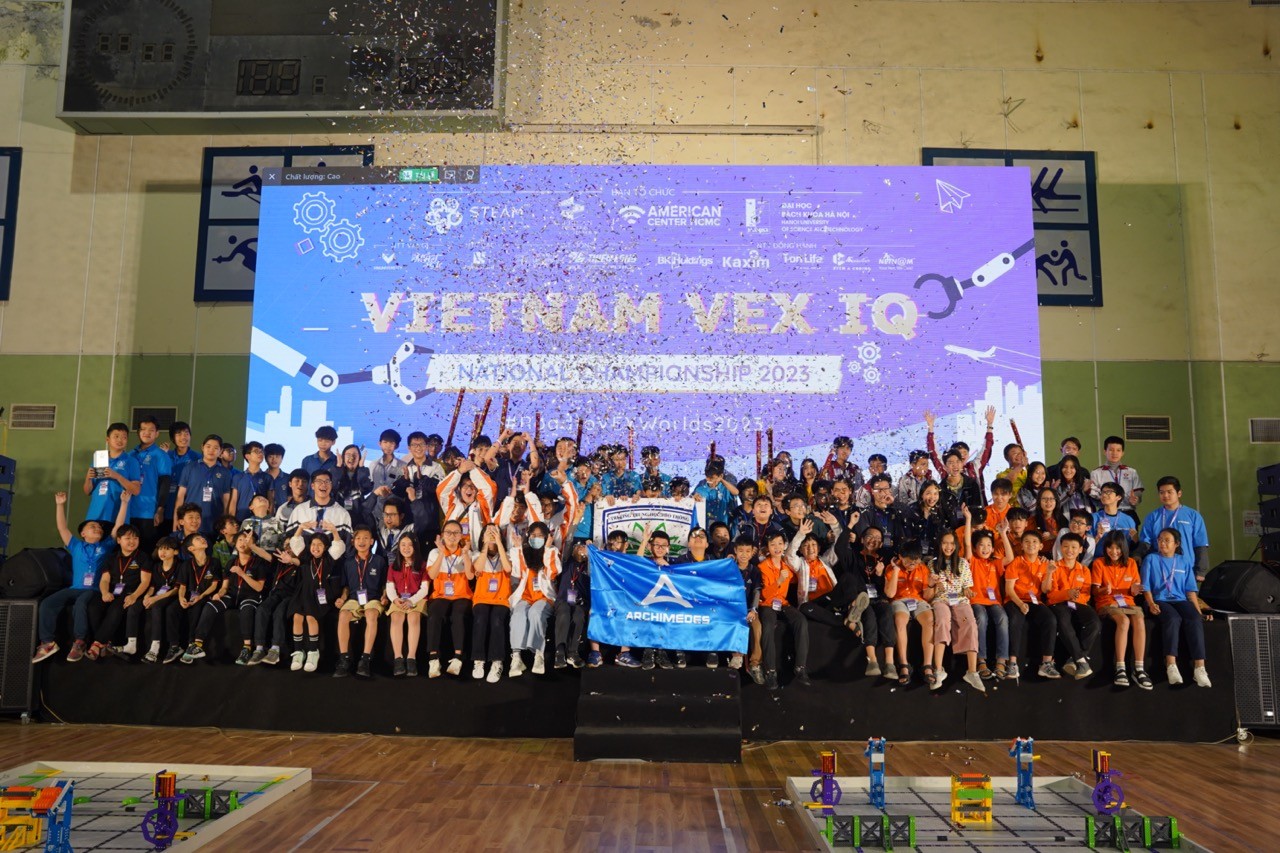 Vietnamese Students To Compete At VEX Robotics World Championship