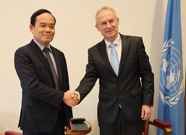 Deputy Prime Minister Tran Luu Quang (L) and UN General Assembly President Csaba Kőrösi. Photo: VNA