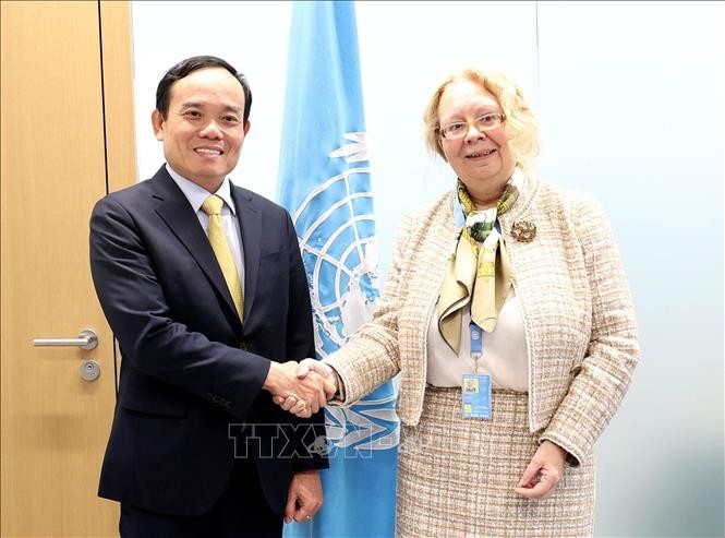Deputy PM Tran Luu Quang and Director General of the UN at Geneva Tatiana Valovaya. Photo: VNA
