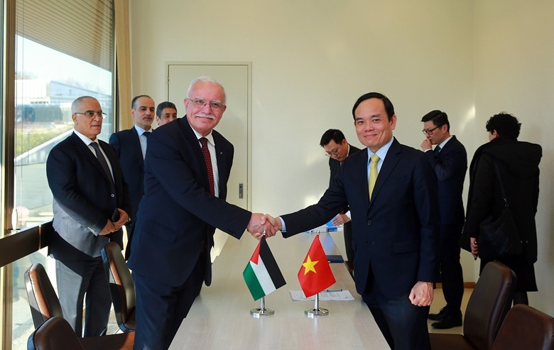 Deputy PM Tran Luu Quang and Palestine’s FM Riad Al-Malki. Photo: CPV Online Newspaper