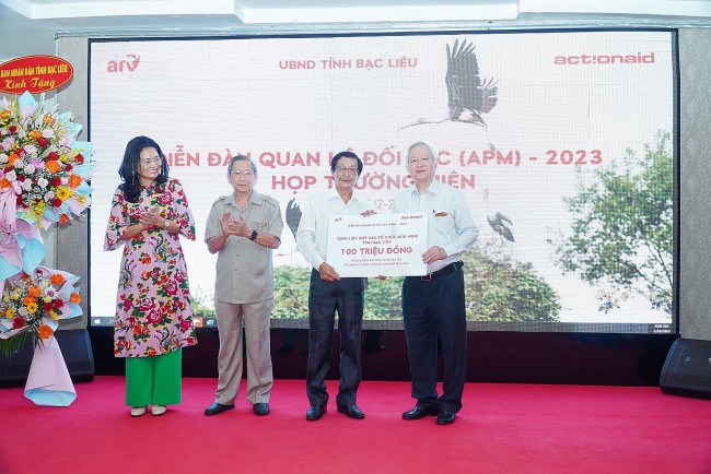 ActionAid – AFV Presented VND 100 million to Support Handicaps in Bac Lieu