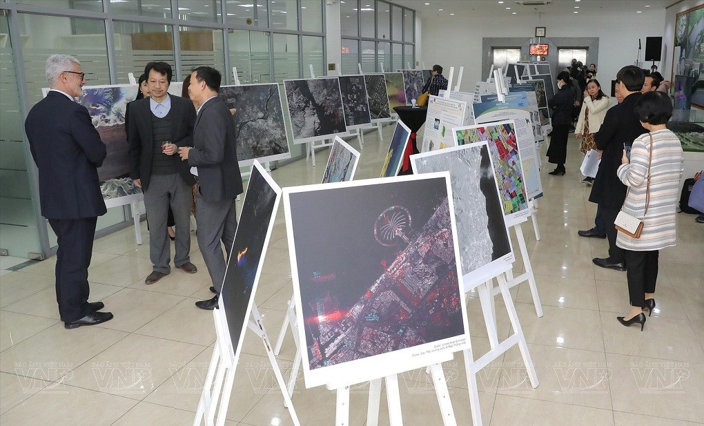 vietnam italy coordinate on space technology