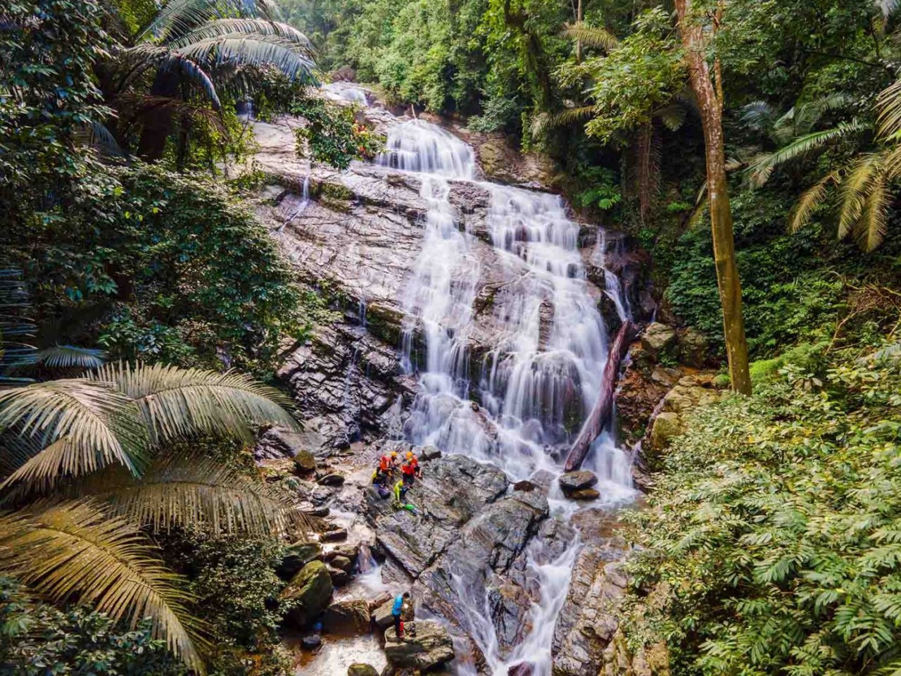 This waterfall is also surrounded by a dense ecological forest, by a rich system of streams and waterfalls. Photo: Netin