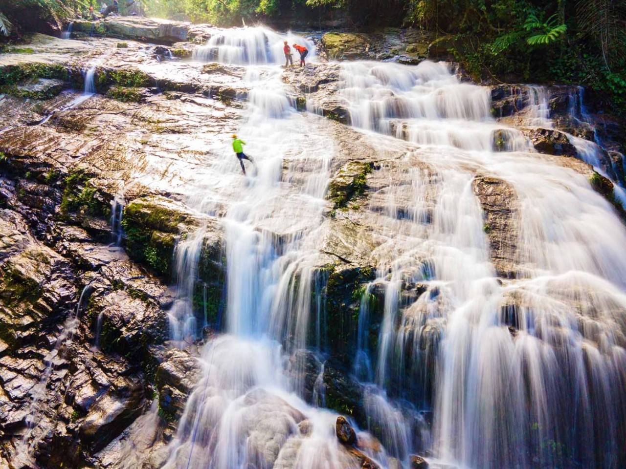 Duong Cam waterfall has a majestic and magical beauty among the mountains and forests of Quang Binh. Photo: Netin
