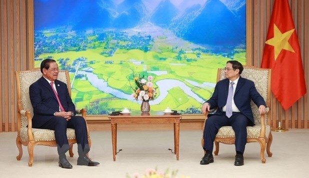 PM Pham Minh Chinh (R) receives Cambodian Deputy PM and Minister of Interior Sar Kheng in Hanoi on March 4. Photo: VNA