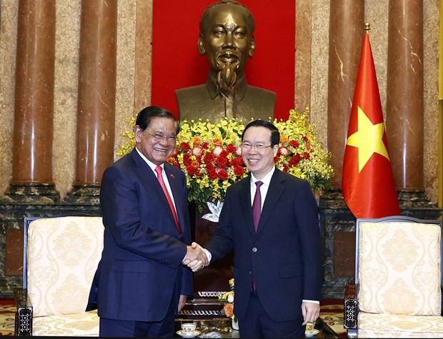 President Vo Van Thuong (R) welcomes Cambodian Deputy Prime Minister and Minister of Interior Samdech Krolahom Sar Kheng on March 4. Photo: VNA
