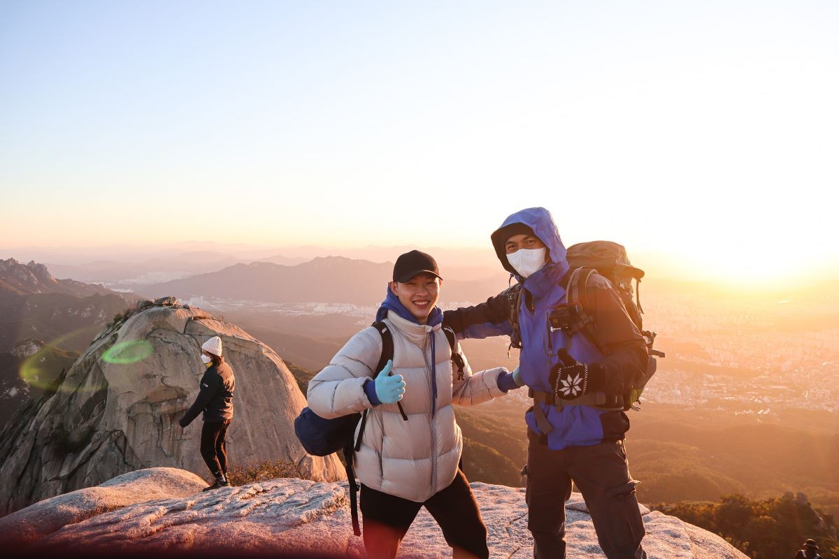 vietnamese man conquers korean mountains