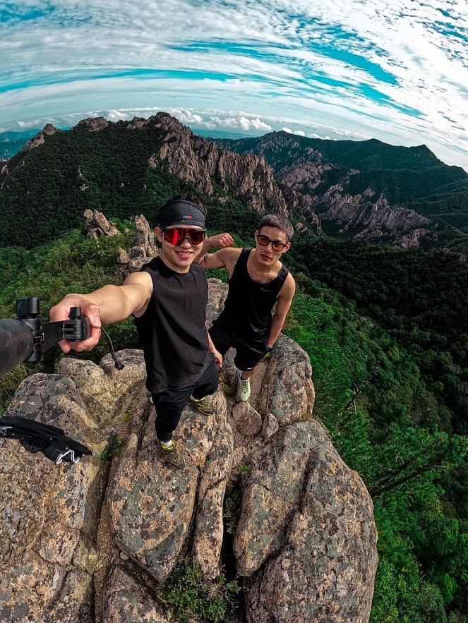 Vietnamese Man Conquers Korean Mountains