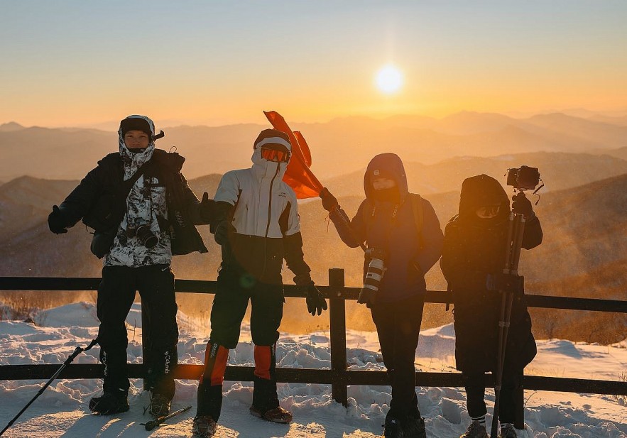 Vietnamese Man Conquers Korean Mountains