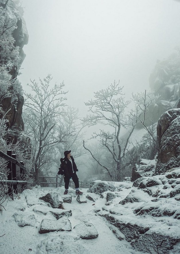 Vietnamese Man Conquers Korean Mountains