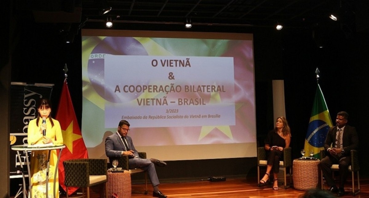 Vietnamese Ambassador to Brazil Pham Thi Kim Hoa speaks at the event (Image source: The Vietnamese Embassy in Brazil
