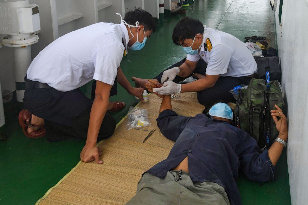 fishermen aided by naval ship after accidents at sea