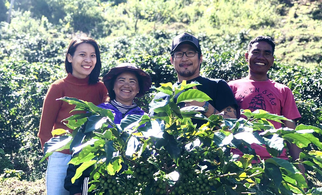 Kiyo and his wife, Pat, and Tam in the garden. Photo: Le Van 