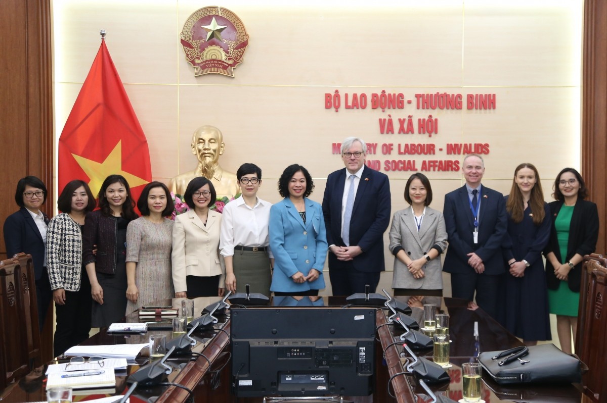 UK Envoy Visits Vietnam to Boost Collaboration on Tackling Illegal Migration, Human Trafficking