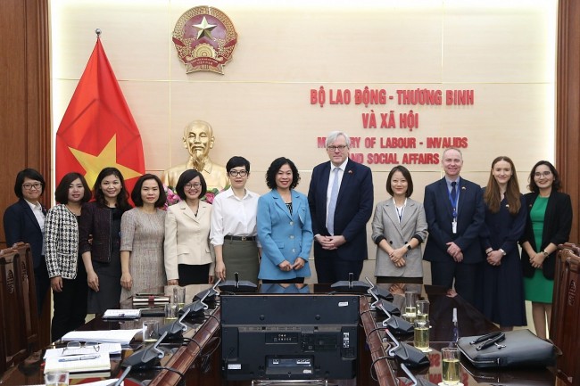 UK Envoy Visits Vietnam to Boost Collaboration on Tackling Illegal Migration, Human Trafficking