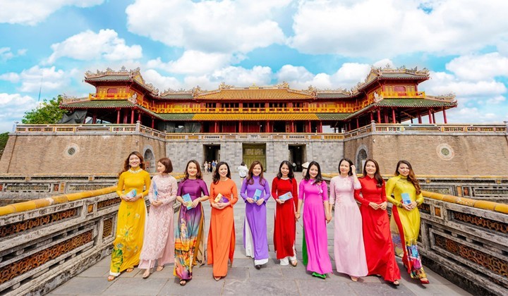 vietnam news today mar 8 free entrance for female visitors to hue relics wearing ao dai