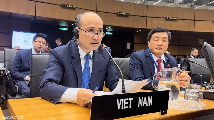 Ambassador Nguyen Trung Kien, Governor - Permanent Representative of Vietnam to the International Atomic Energy Agency speaks at the meeting (Photo: Baoquocte.vn)