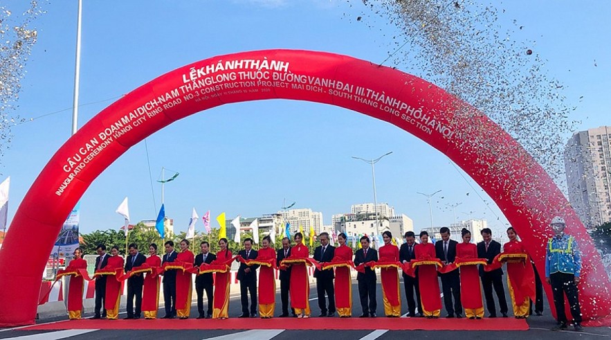 The Mai Dich - South Thang Long section of Hanoi’s Ring Road No.3, funded by the Japan International Cooperation Agency (JICA)’s ODA loan, was officially opened to traffic on October 11, 2020. (Photo: JICA)