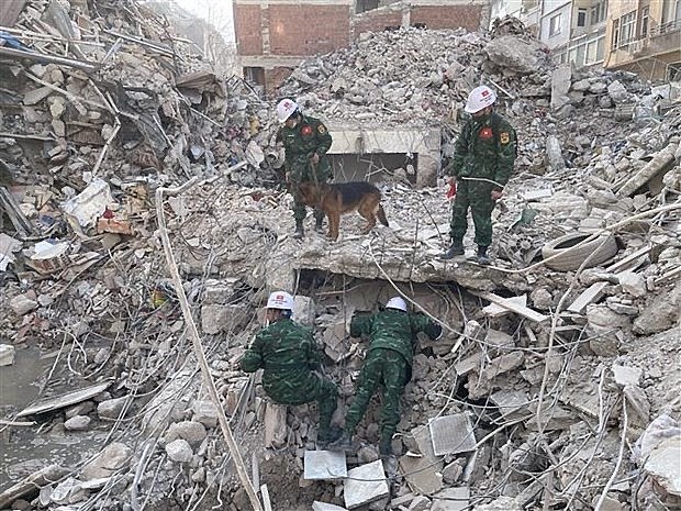 From February 13-22, the VPA team searches 31 locations in Antakya, helping to discover 15 sites with victims trapped under the rubble. (Photo: VNA)