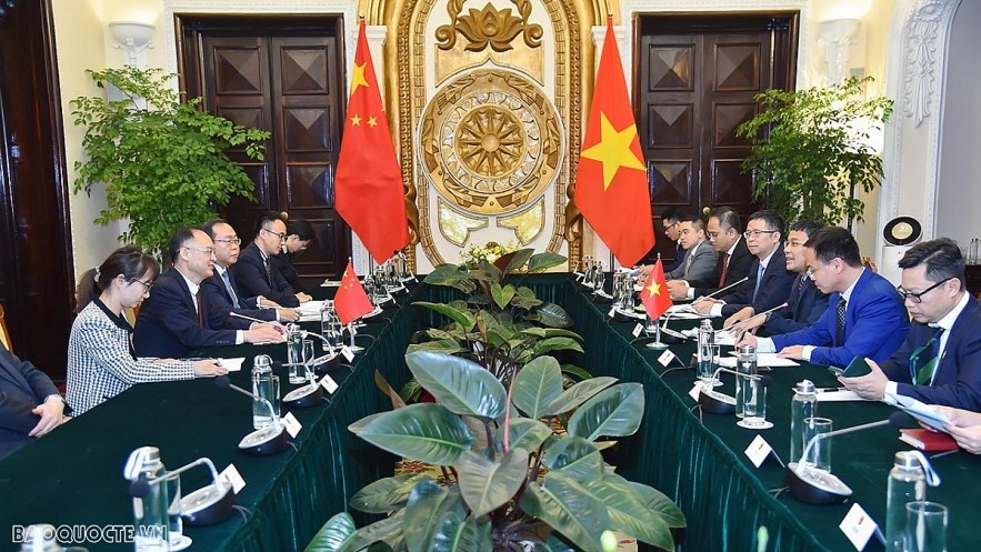 An overview of the talks in Hanoi on March 10 between Deputy Minister of Foreign Affairs Nguyen Minh Vu made and Chinese Assistant Minister of Foreign Affairs Nong Rong. (Photo: baoquocte.vn)