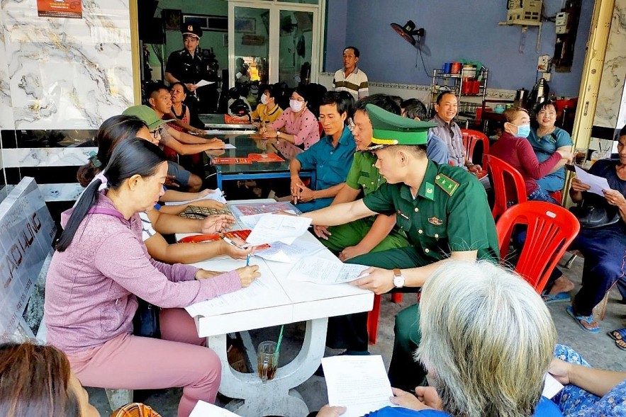 An Giang Border Guards Crackdown on Tobacco Smuggling