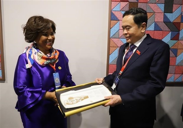 Permanent Vice Chairman of the National Assembly Tran Thanh Man (R) and President of the Angolan National Assembly Carolina Cerqueira. Photo: VNA