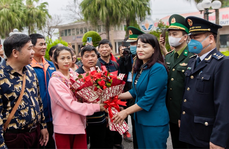 Mong Cai International Border Gate welcomes the first foreign tourist group post COVID-19 on March 15. Photo: VNA